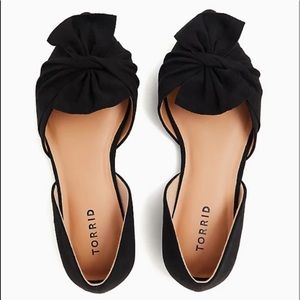Torrid black flats with twist bow.